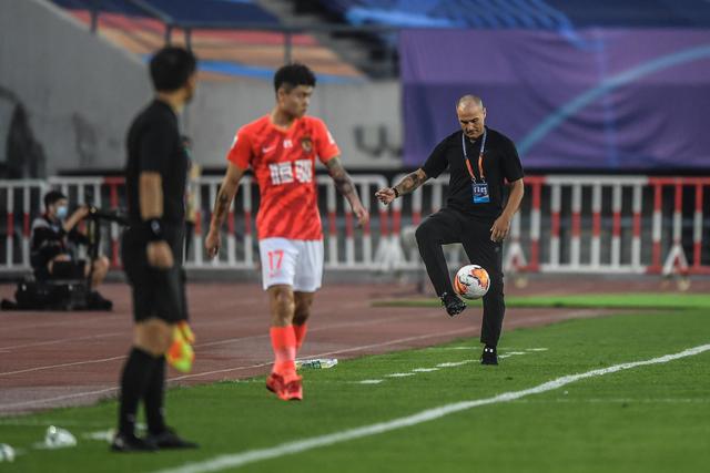 周琦21+17胡金秋伤退 广东再胜广厦总比分2-0
