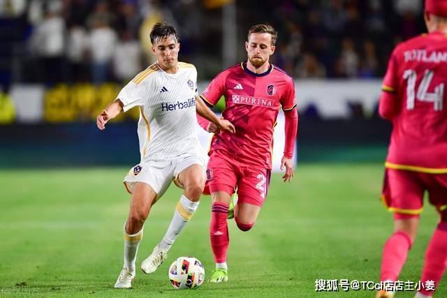 西甲-佩德里破门奥尔莫制胜 巴萨2-1巴列卡诺