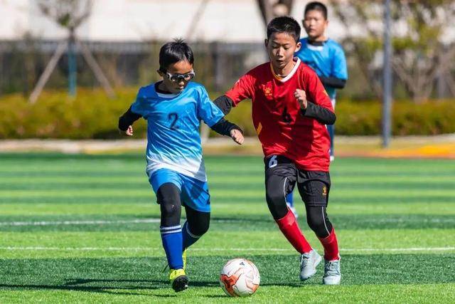 诺伊尔肋骨受伤，下周欧冠拜仁对阵巴黎出战成疑